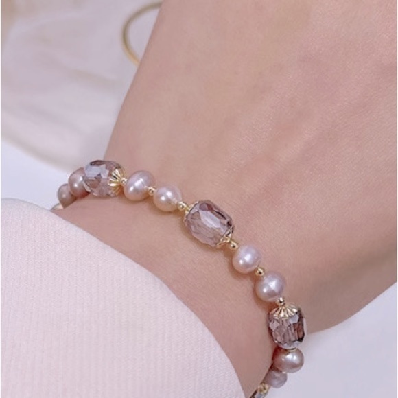 Ladies Vintage Faux Pearl Bracelet - Picture 4 of 4